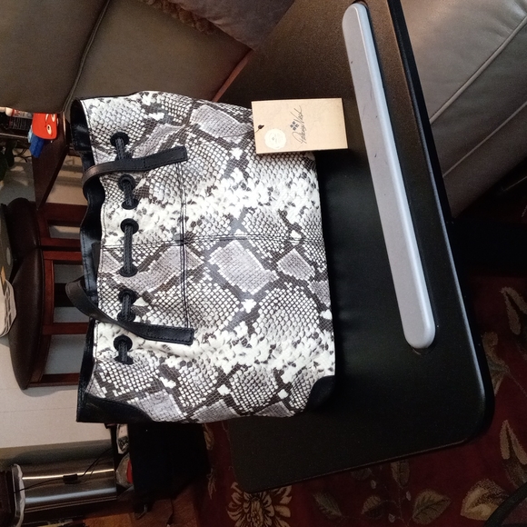 Handbag - Picture 2 of 10